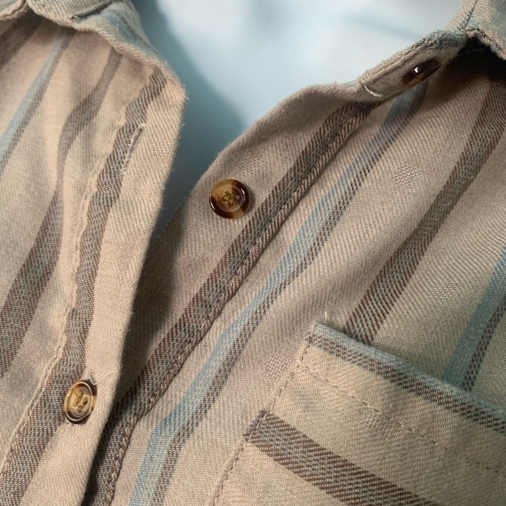 Love Notes Cropped Button Down - Picture 4 of 9